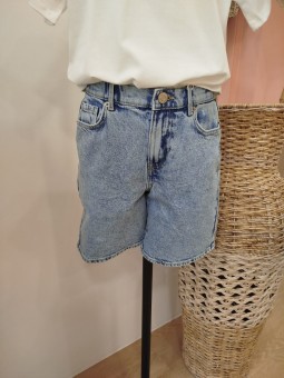 Bermuda en Jean Lola